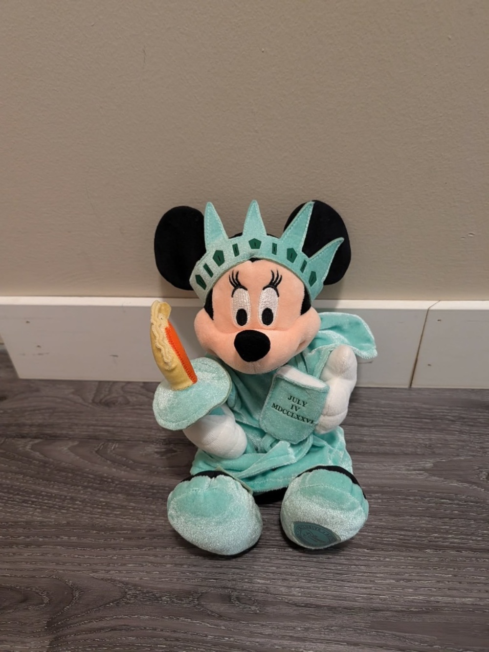 Disney Store New York Minnie Mouse Plush